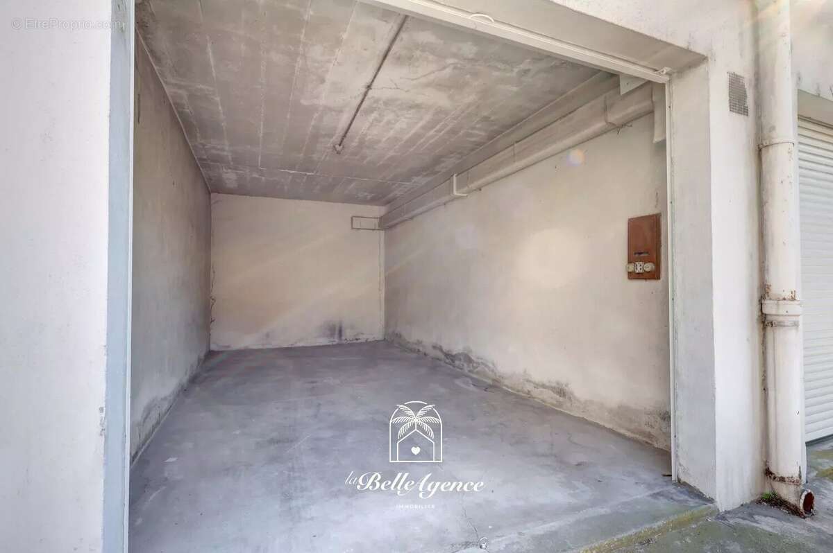 Parking à CAGNES-SUR-MER