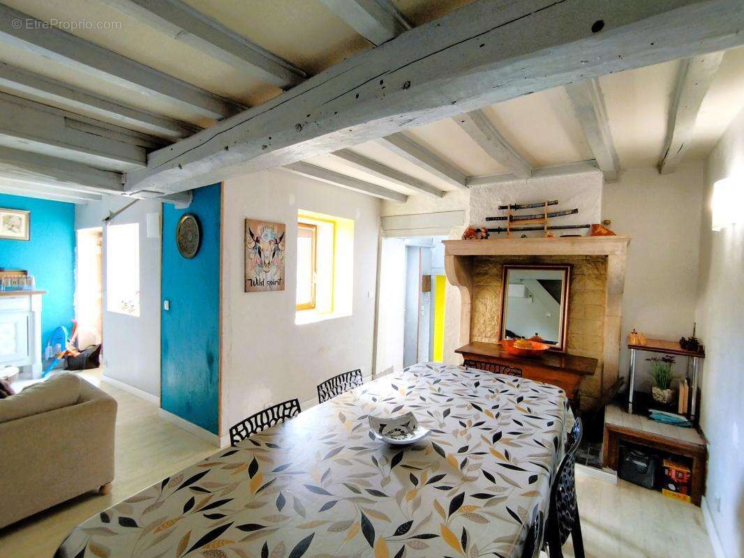 Maison à MOGNENEINS