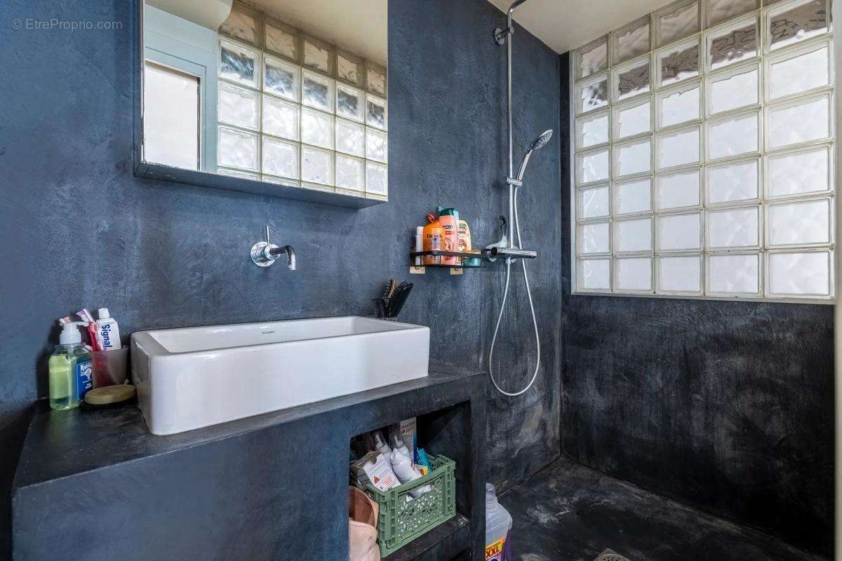 Appartement à PARIS-20E