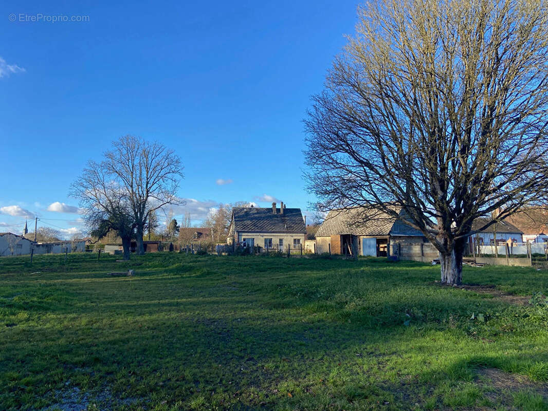 Maison à LES CORVEES-LES-YYS