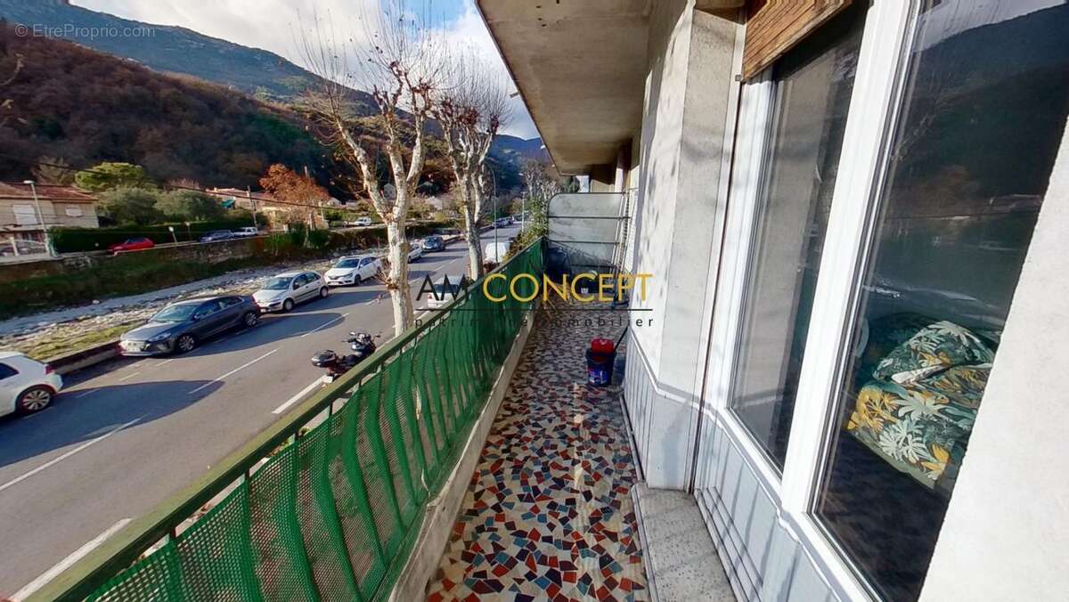 Appartement à CONTES
