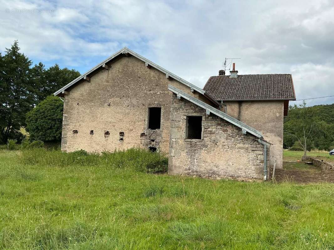 Maison 160 m² à Belmont  - photo 3