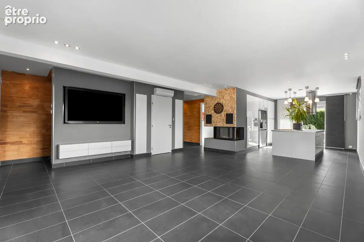 Aix-les-Bains - Maison 250 m2 - Terrain 908 m2 - photo 4