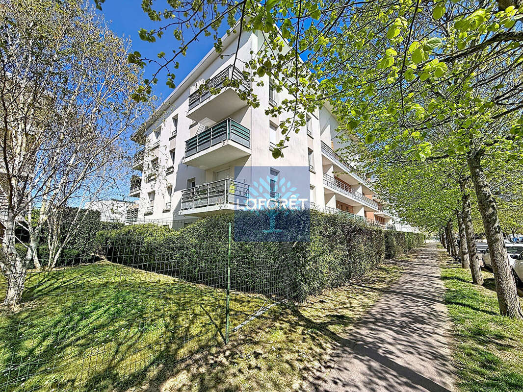 Appartement à SAINTE-GENEVIEVE-DES-BOIS