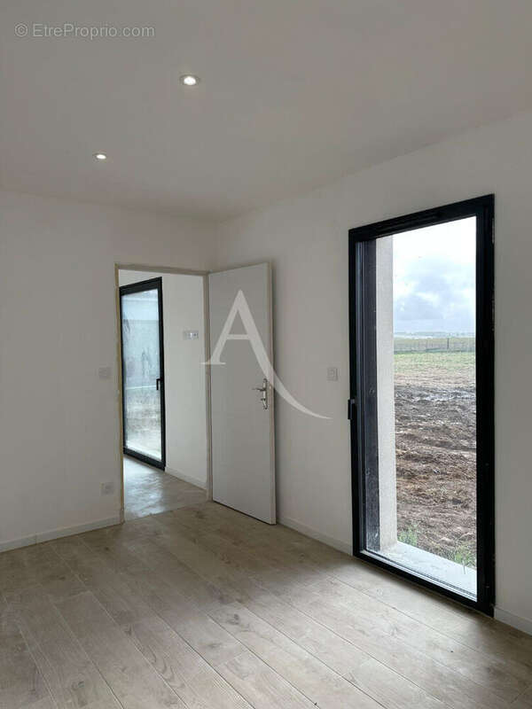 Maison à NIEUL-LE-VIROUIL