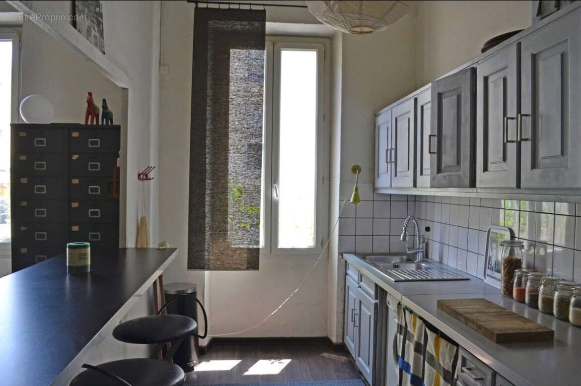 Appartement à MARSEILLE-4E