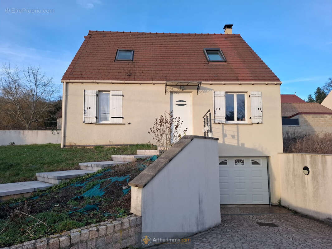 Maison à CRECY-LA-CHAPELLE