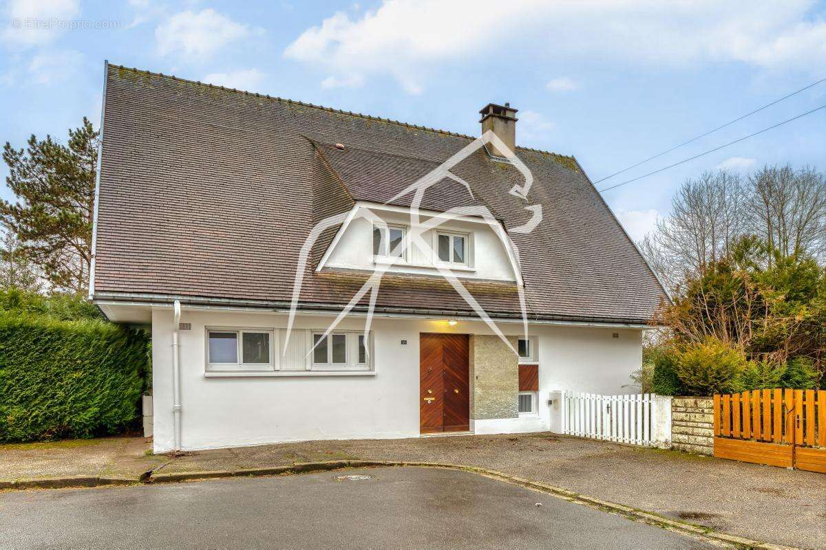 Maison à MONT-SAINT-AIGNAN