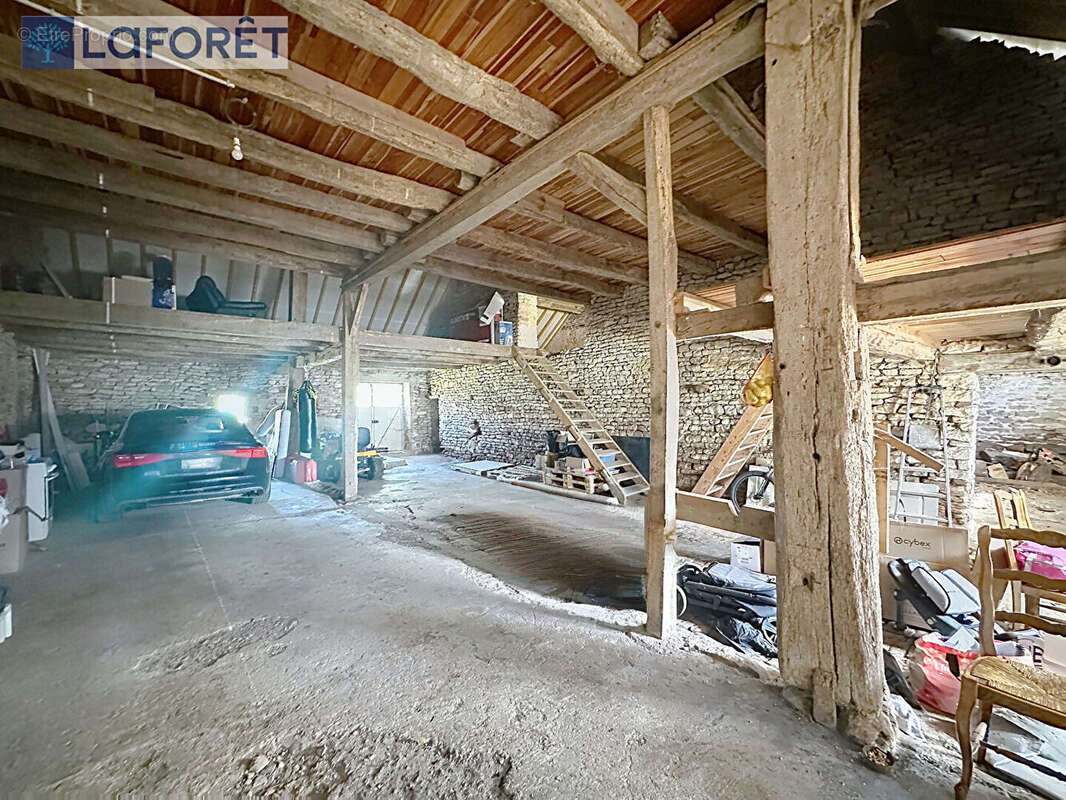 Maison à COURCELLES-EN-MONTAGNE