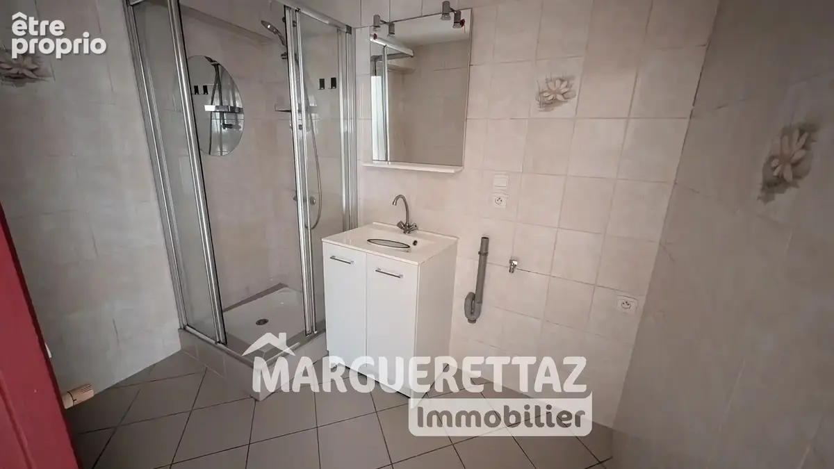 Appartement T2 + bureau, centre village - photo 9