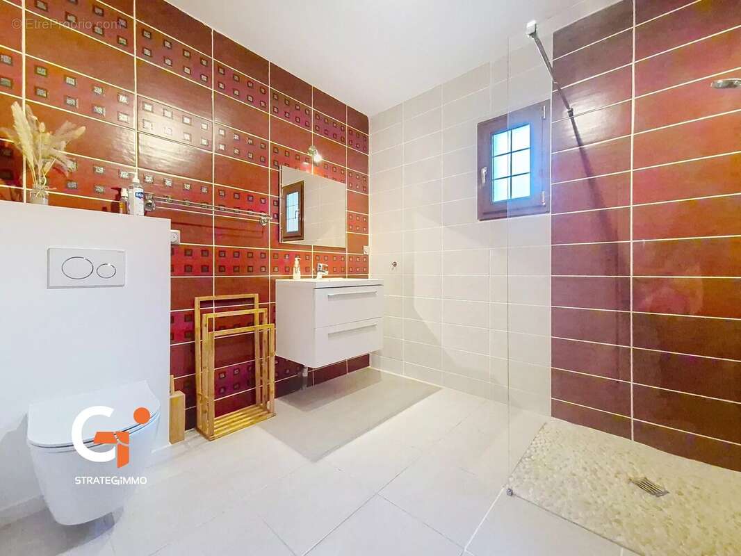 Maison à SAINT-OUEN-DE-THOUBERVILLE