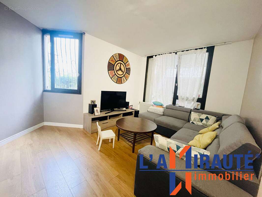 Appartement à SARTROUVILLE