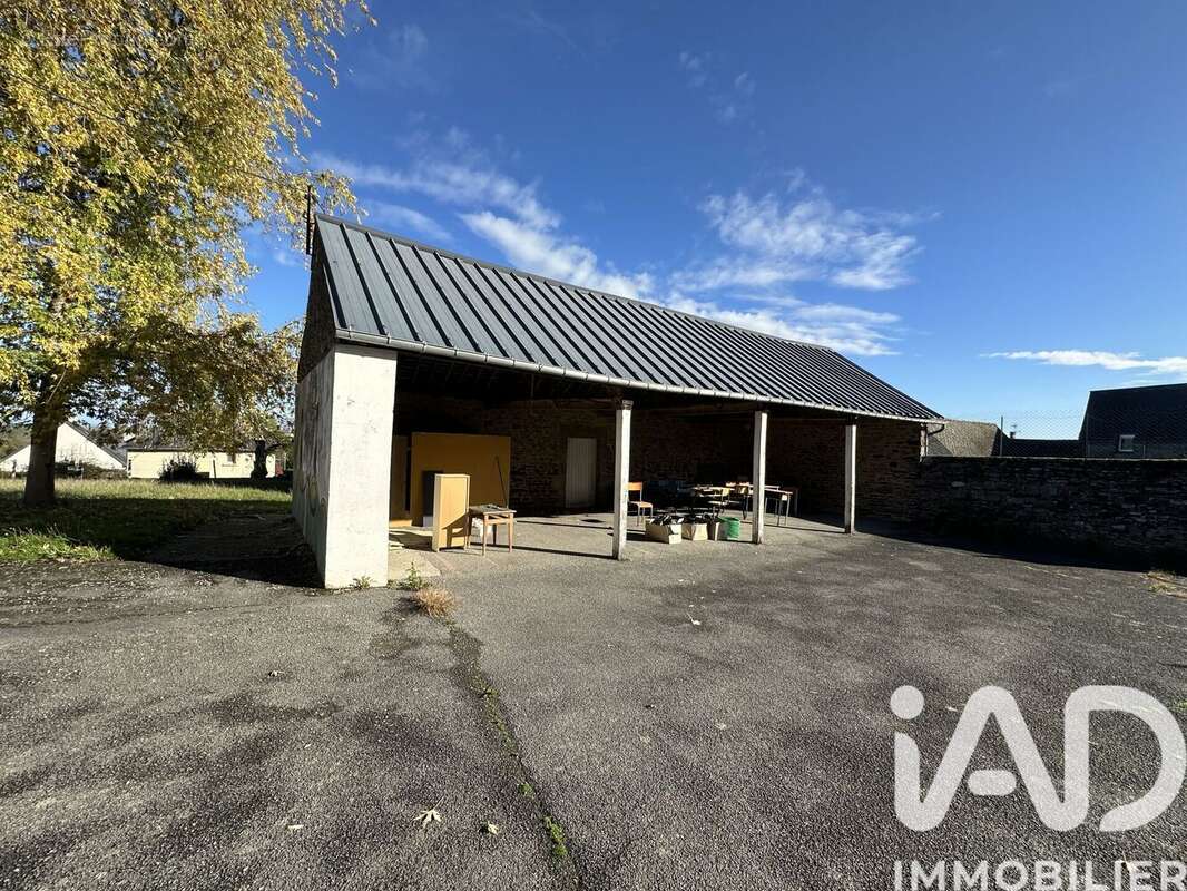 Maison 680 m² à Sougeal  - photo 7