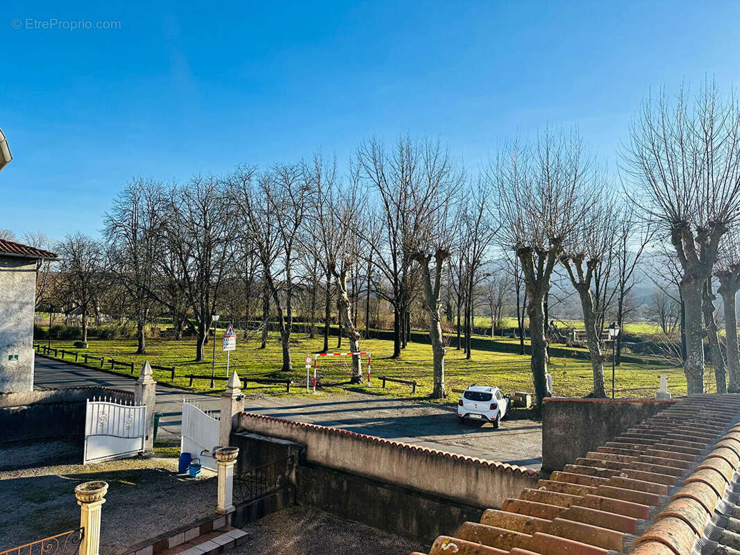 Grande maison de village sur la commune de Prat-Bonrepaux 09160. - photo 17