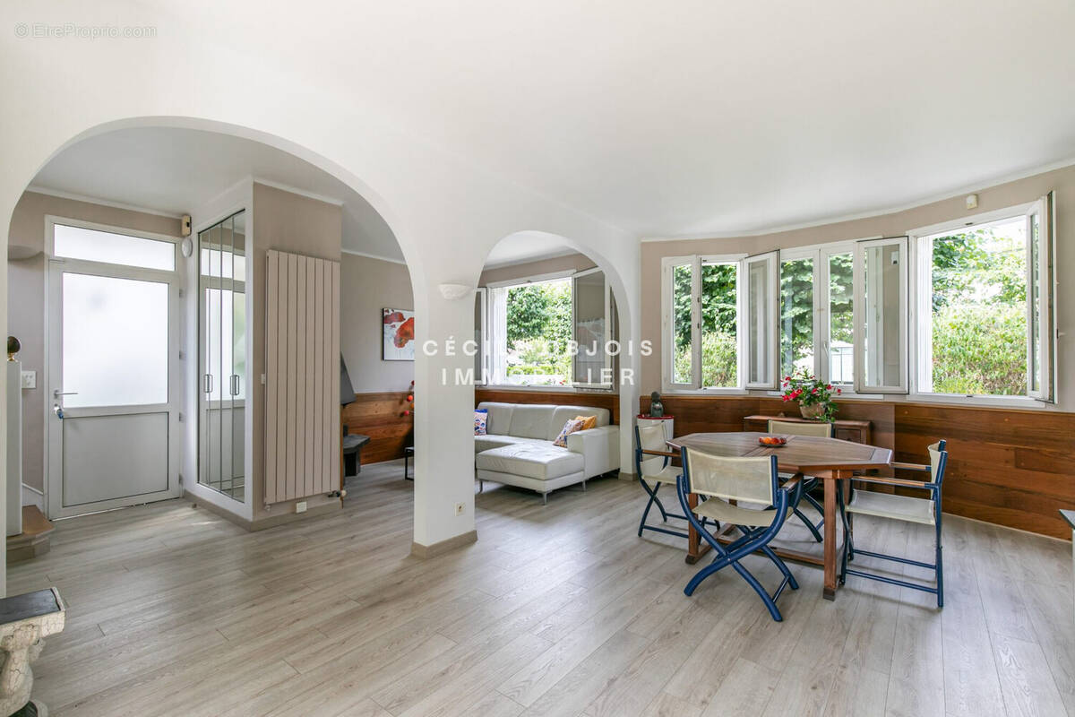 Maison 114 m² à Joinville-Le-Pont  - photo 2