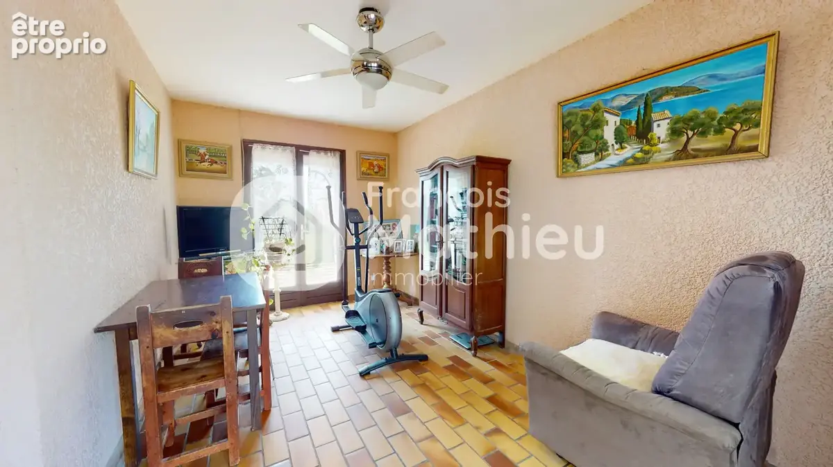 Secteur Saint-André-de-Corcy - Maison de plain-pied 5 pièces 130 m2 hab - 3 Chambres - Double garage et terrai - photo 12