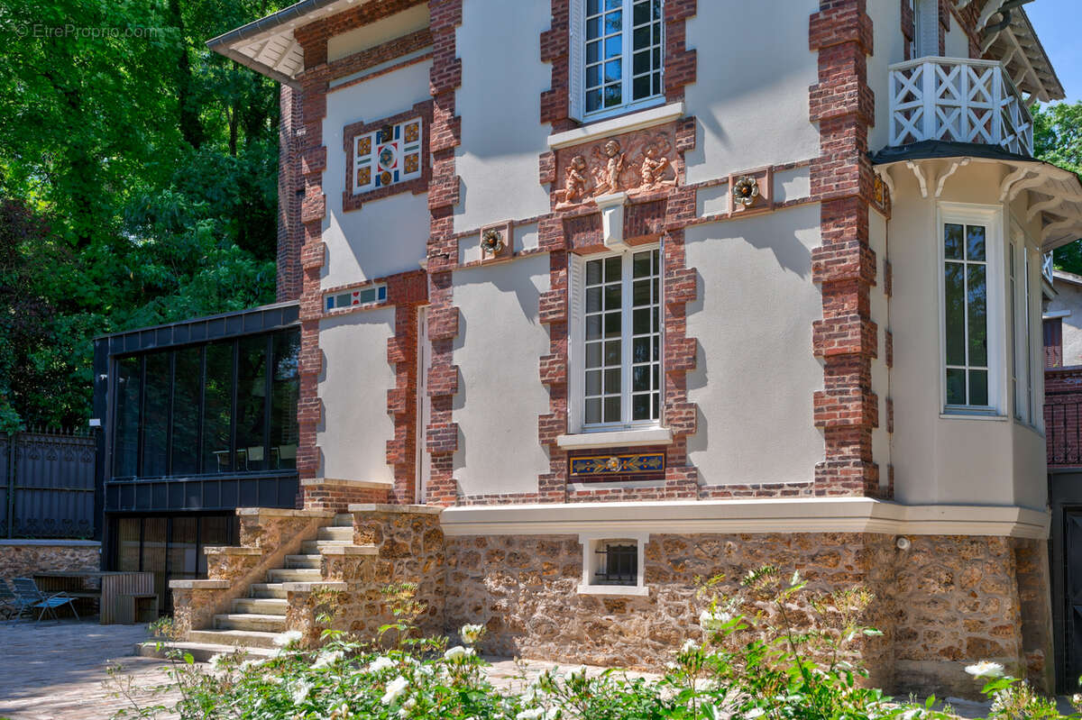Elégante meulière de 12 pièces sur un terrain de 492 m² - photo 14