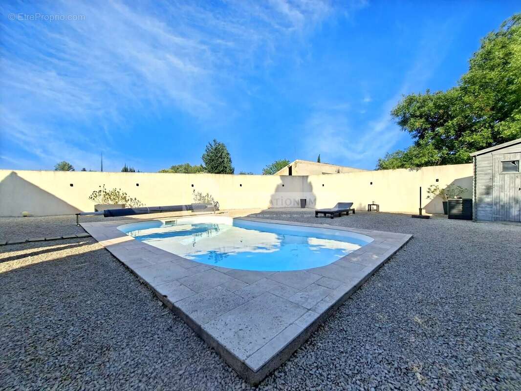Villa de plain-pied avec piscine à Fontvieille - photo 21