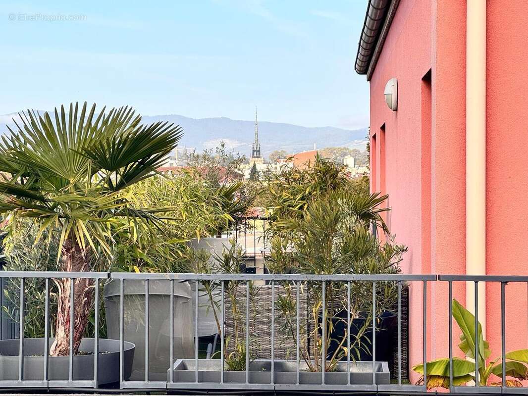  - Appartement à VILLEFRANCHE-SUR-SAONE