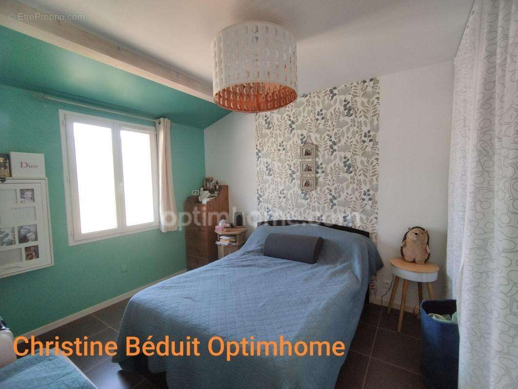 Charente, Châteauneuf, à Birac, maison plain-pied 93 m², 4 chambres, terrain de 1360 m² - photo 7