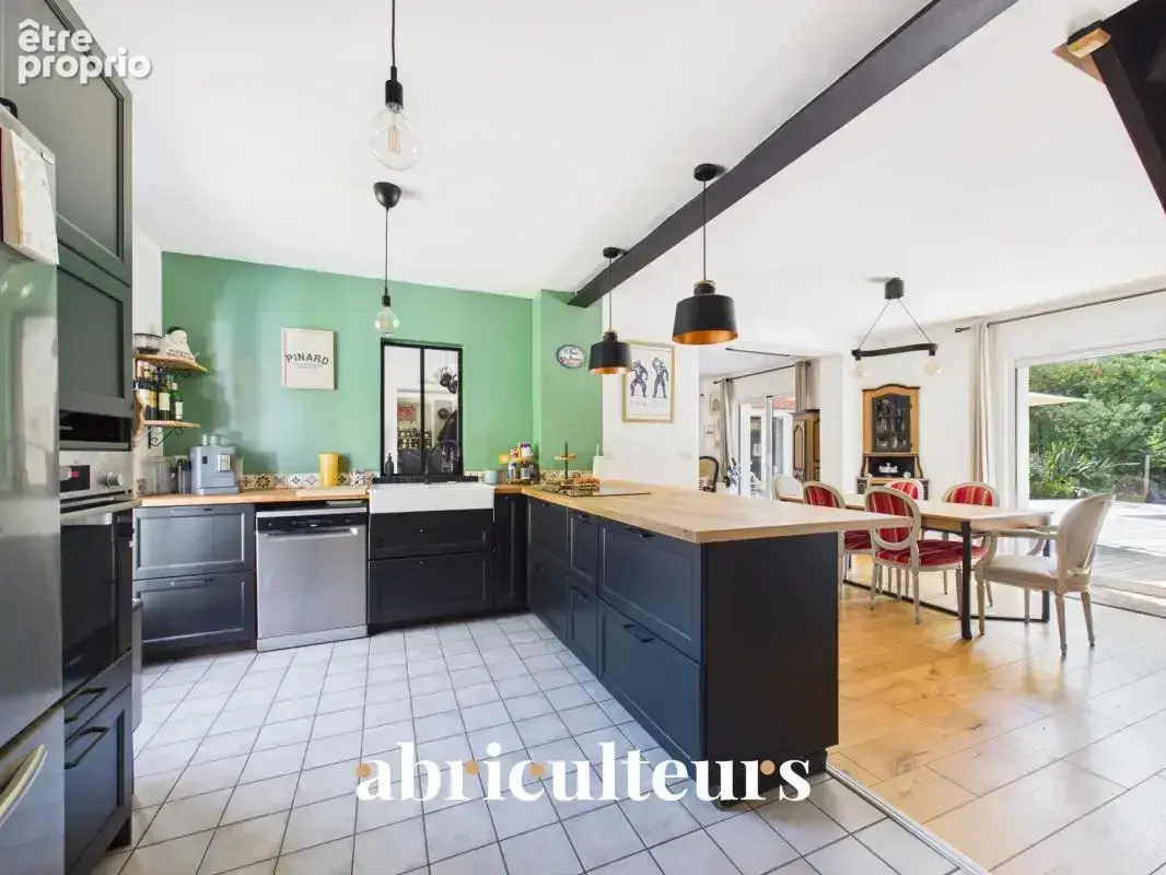 Havre de paix idéal pour votre famille avec jardin en vente à Sautron (44880) - photo 6