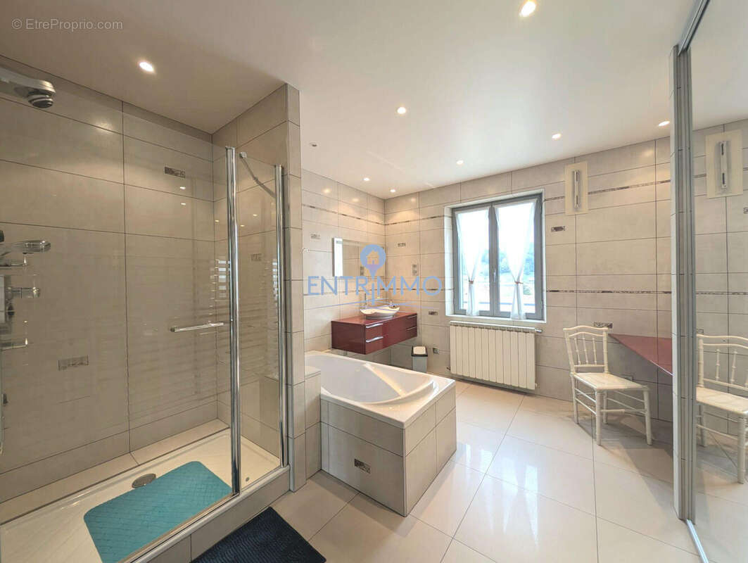Appartement à AIX-LES-BAINS