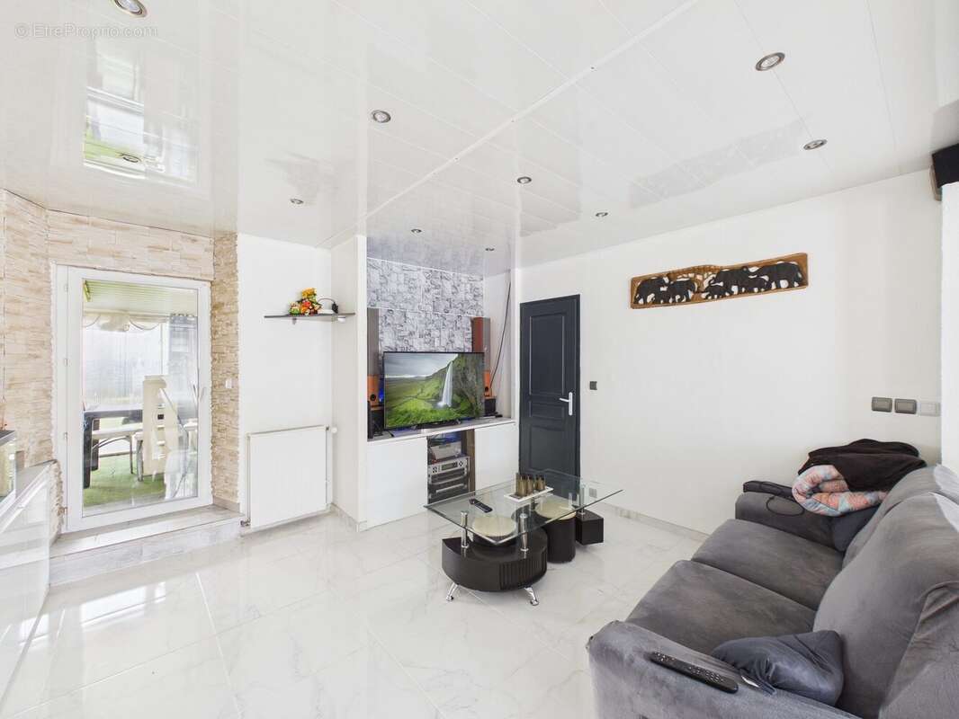 Maison à NEUVILLE-SUR-VANNES