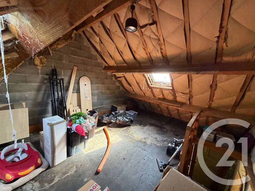 Maison 122 m² à Saint-Hilaire-La-Gravelle  - photo 9