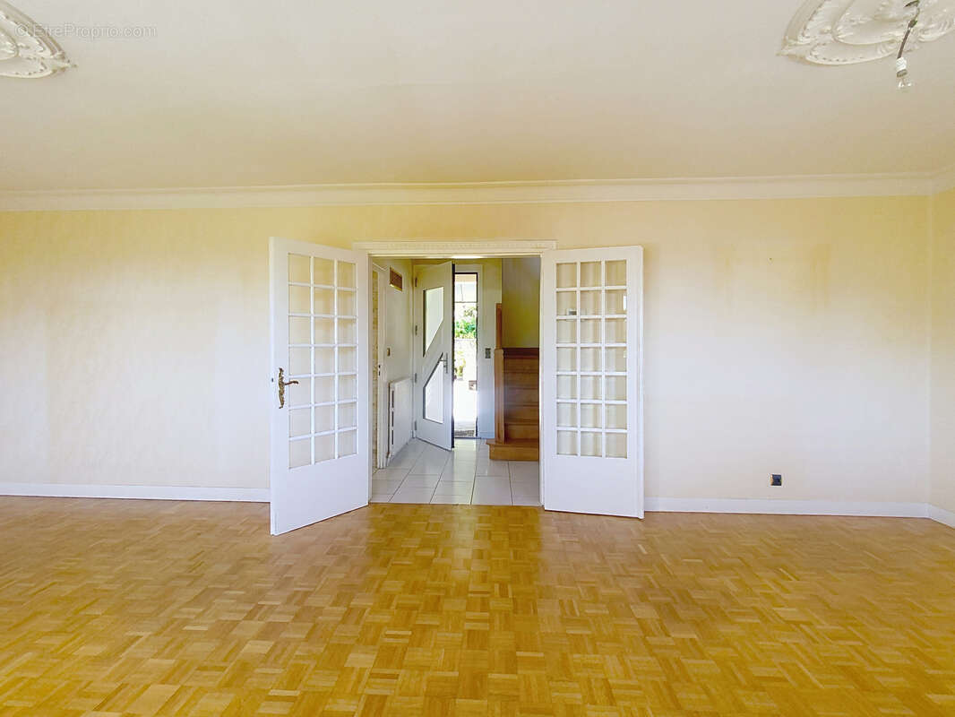 Maison à DONVILLE-LES-BAINS