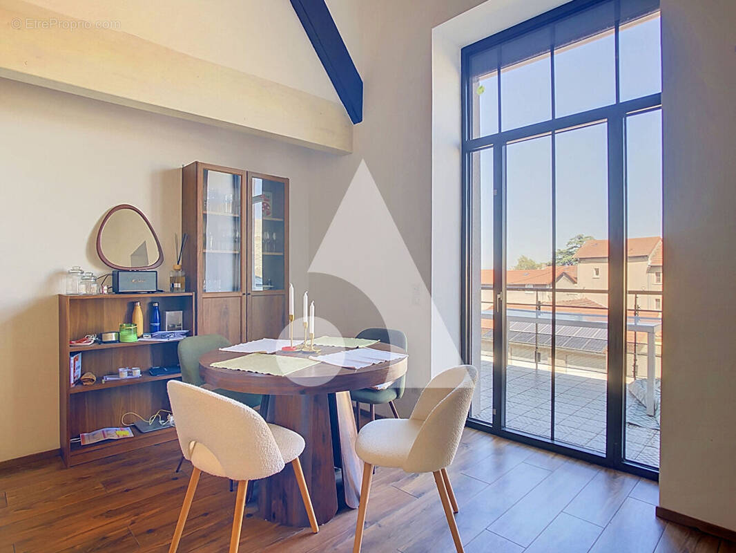 Appartement à CHAZELLES-SUR-LYON