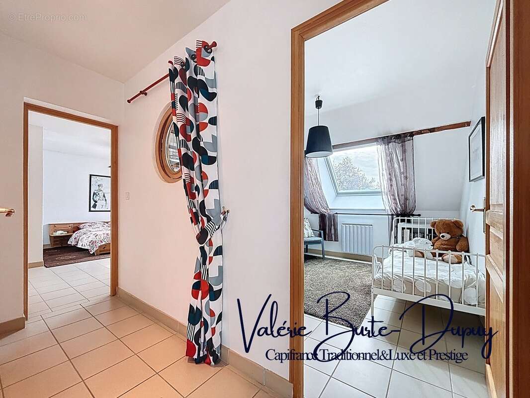 St Denis en Val à 10 min d'Orléans centre, à vendre  Maison de 2003 190m2 5 chambres avec jardin arboré de 1800m2, garage attena - photo 26