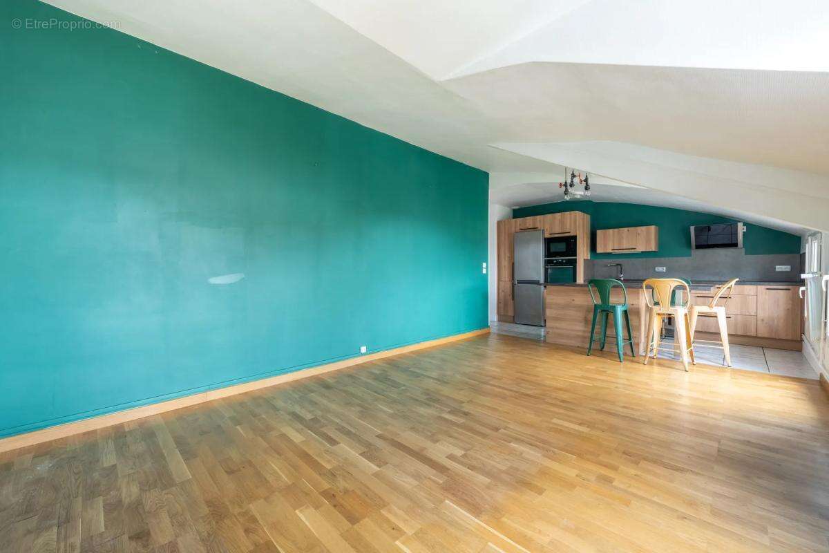 Appartement à LES MUREAUX
