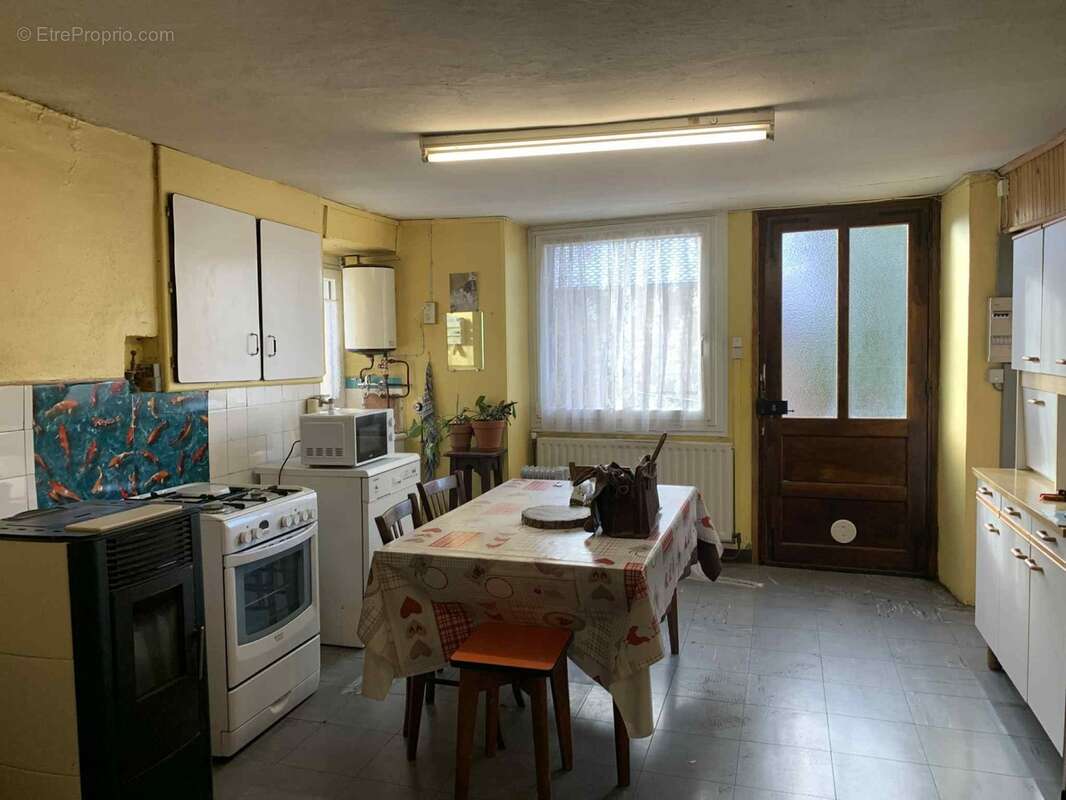 Bâtisse à rénover – LUS-LA-CROIX-HAUTE (Hameau Les Corréardes) 80 m² habitables + grande grange 140 m² + dépendances - photo 5