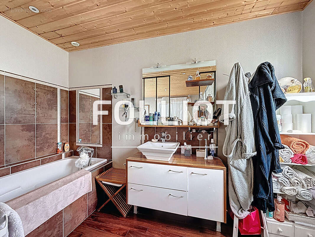 Maison à SAINT-PIERRE-LANGERS