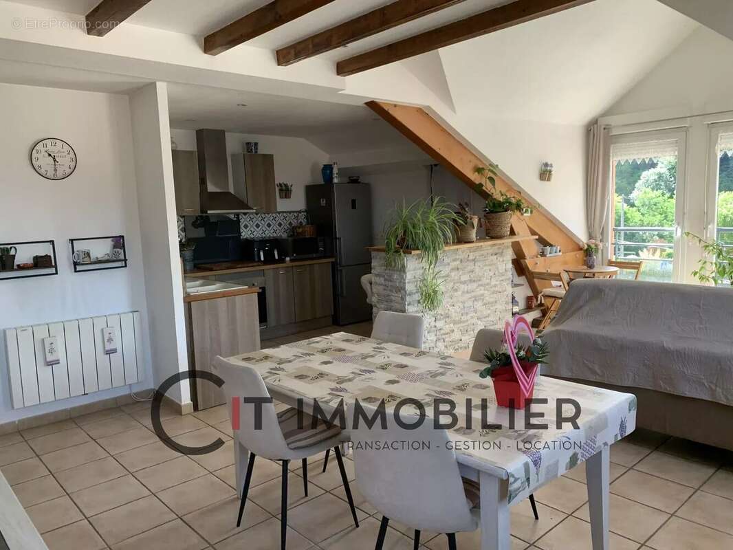 Appartement à LA TOUR-DU-PIN