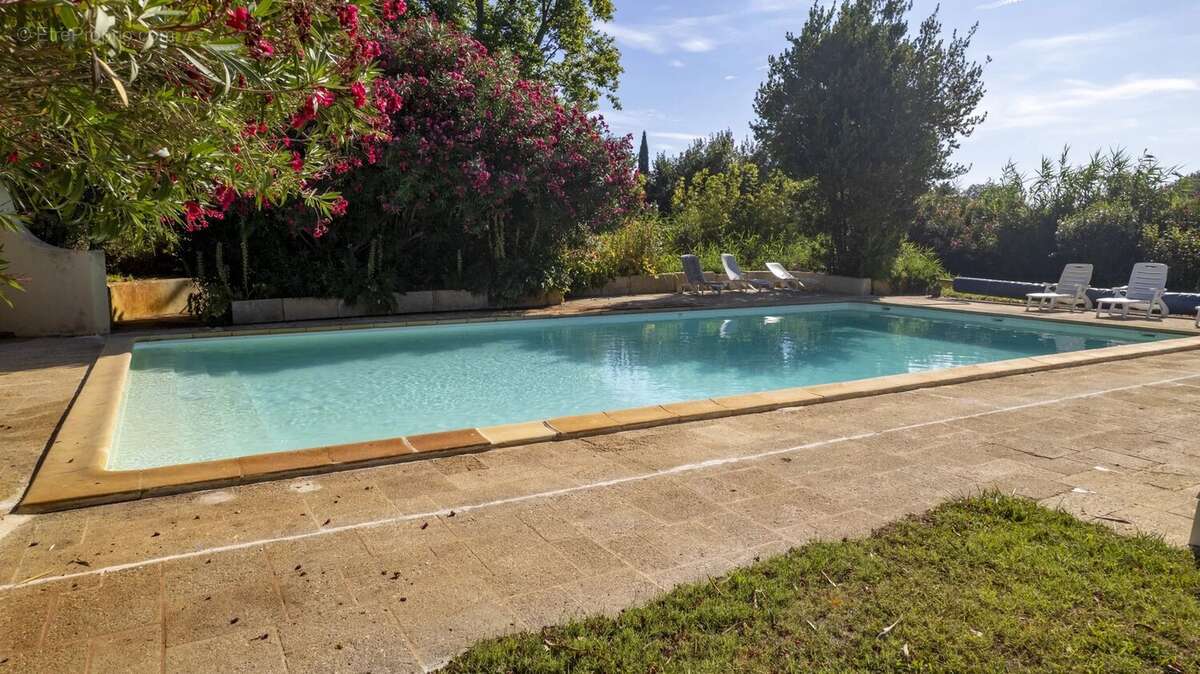 Maison 805 m² à Fourques  - photo 6