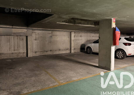 Photo 1 - Parking à PARIS-20E