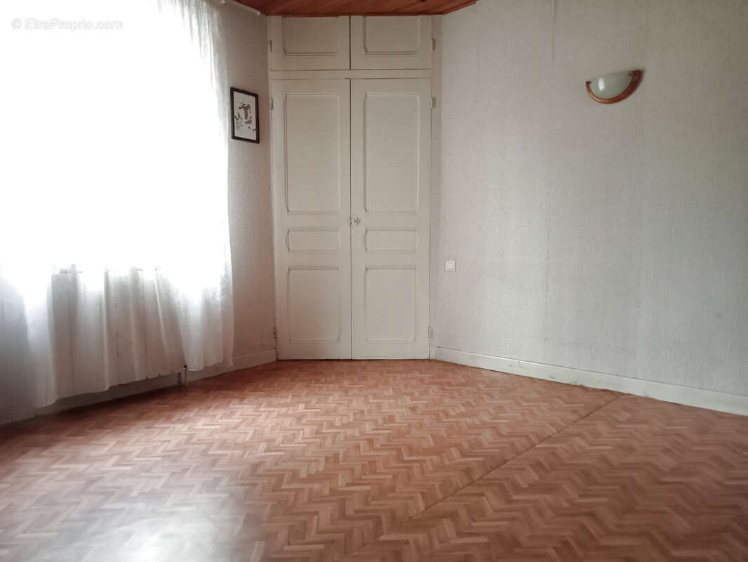 Maison à CHARMES-SUR-RHONE