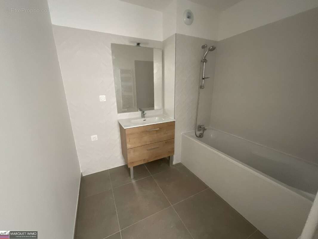 APT T4 offrant 92 m² avec terrasse 20 m² et parking au 7° et dernier étage avec ascenseur... - photo 11