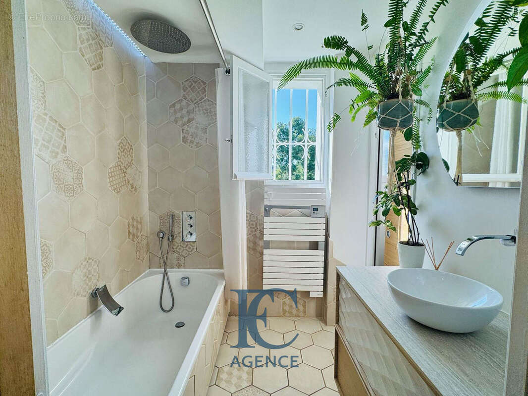 Appartement à SAINT-CYR-SUR-MER