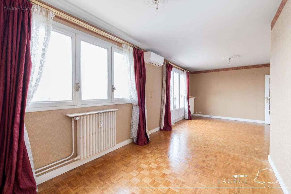   - Appartement à NEUVY