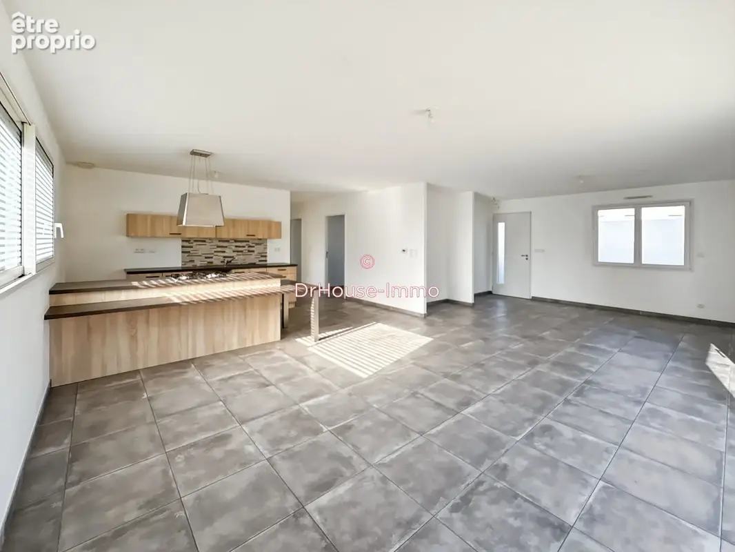 Maison 5 pièces 112 m² à vendre à La Suze-Sur-Sarthe (72210) - photo 4
