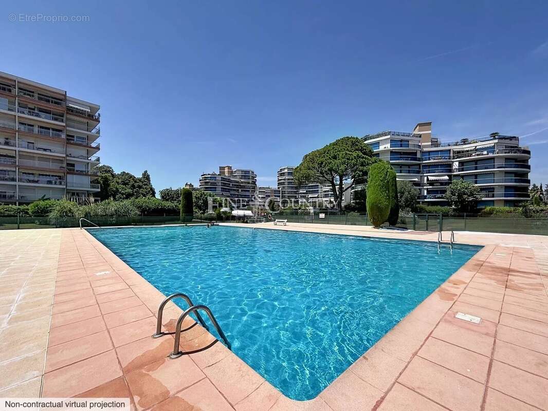 Appartement à MANDELIEU-LA-NAPOULE