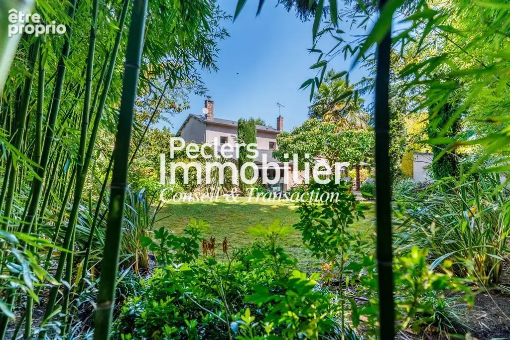 Propriété de caractère au cœur de Rueil-Malmaison – 250 m² avec jardin et dépendances - photo 3