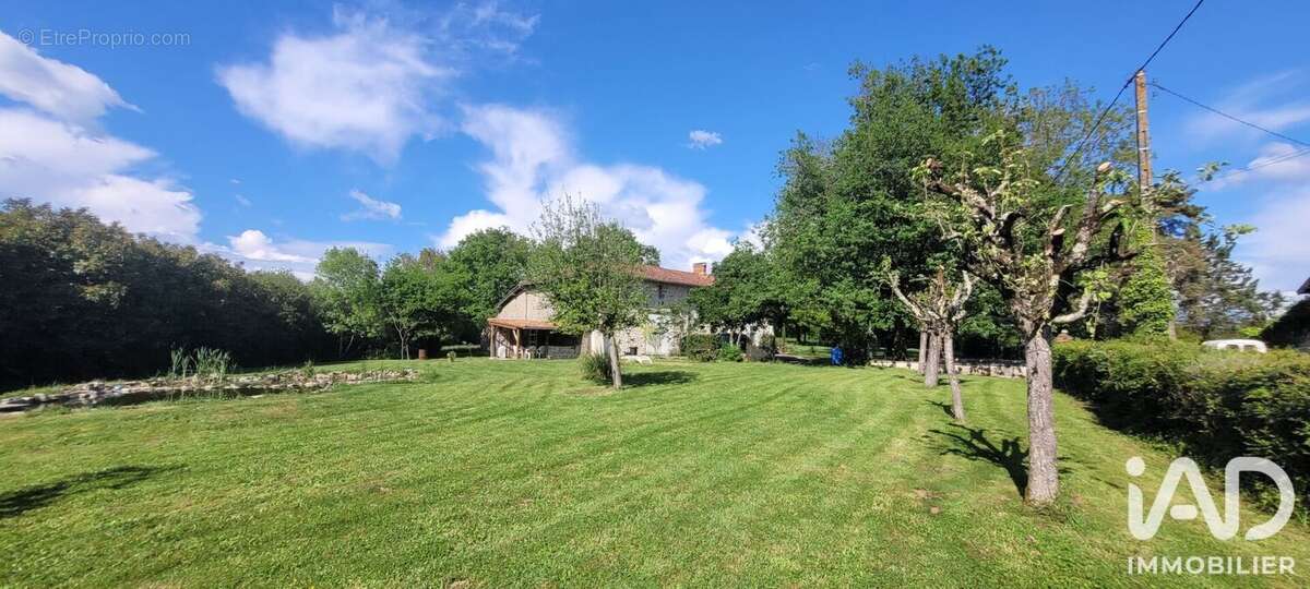 Maison 175 m² à Genouillac  - photo 6