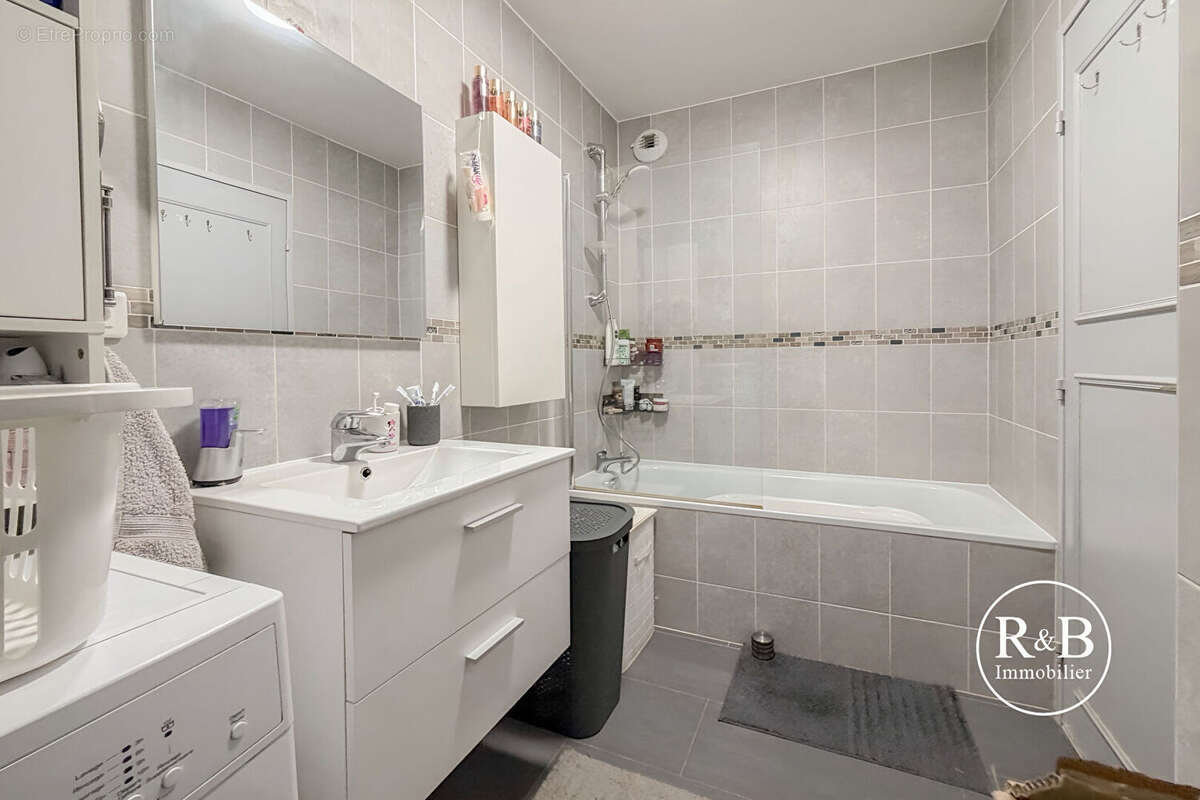 Appartement à LES CLAYES-SOUS-BOIS