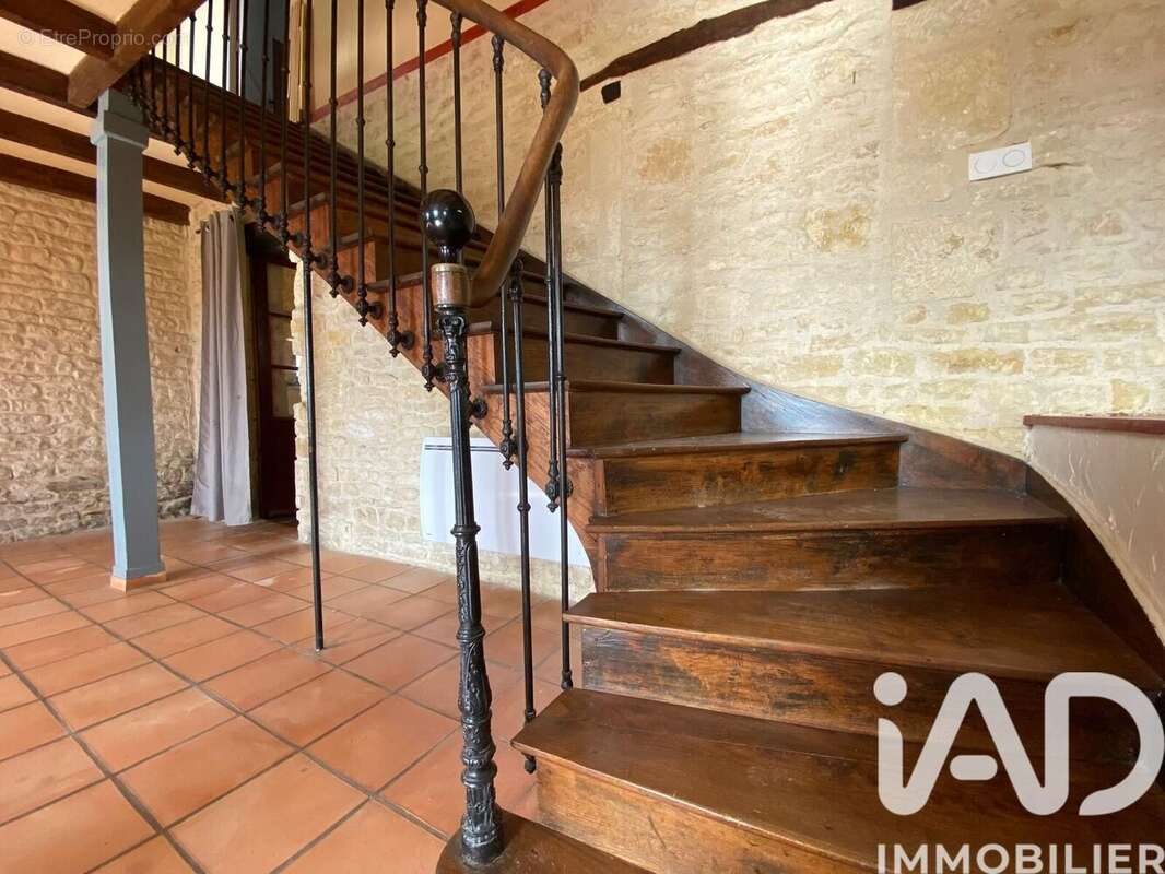 Maison 208 m² à Sainte-Eanne  - photo 5