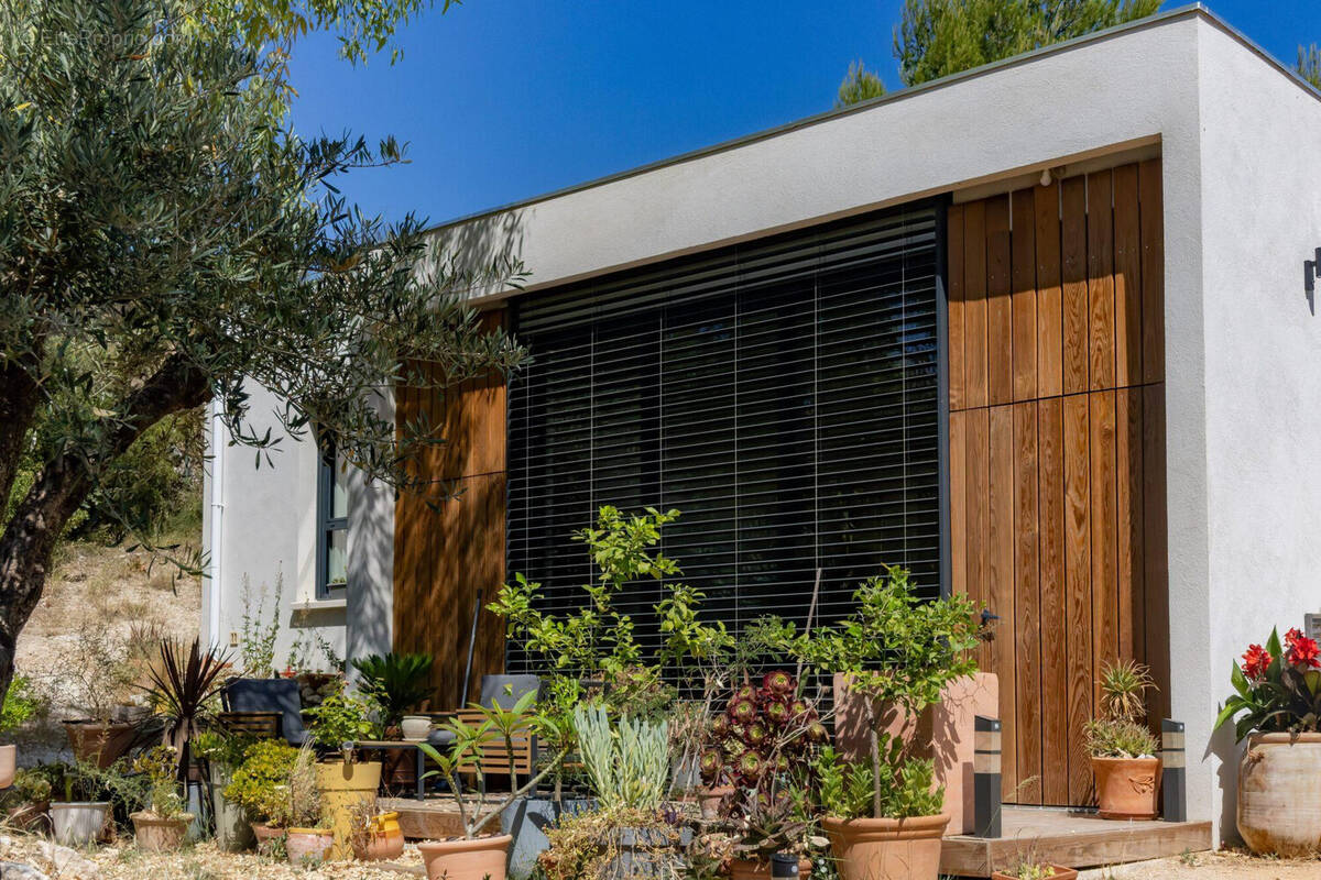 façade - Maison à MARSEILLE-13E