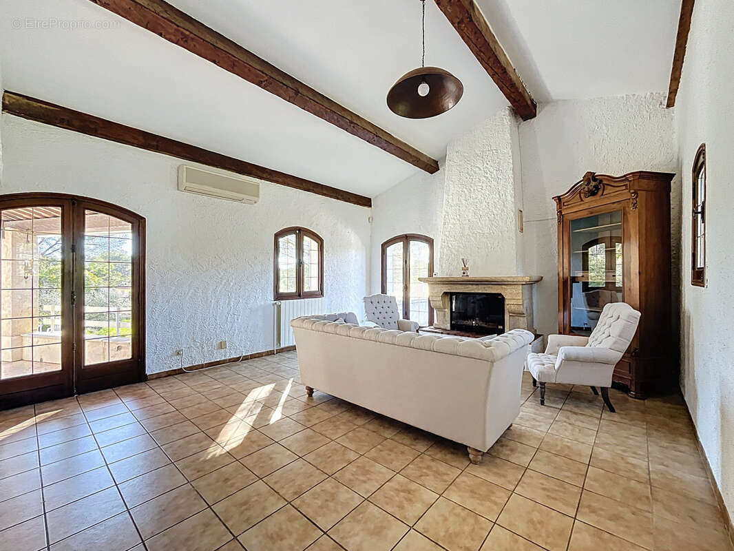Maison à PUGET-SUR-ARGENS