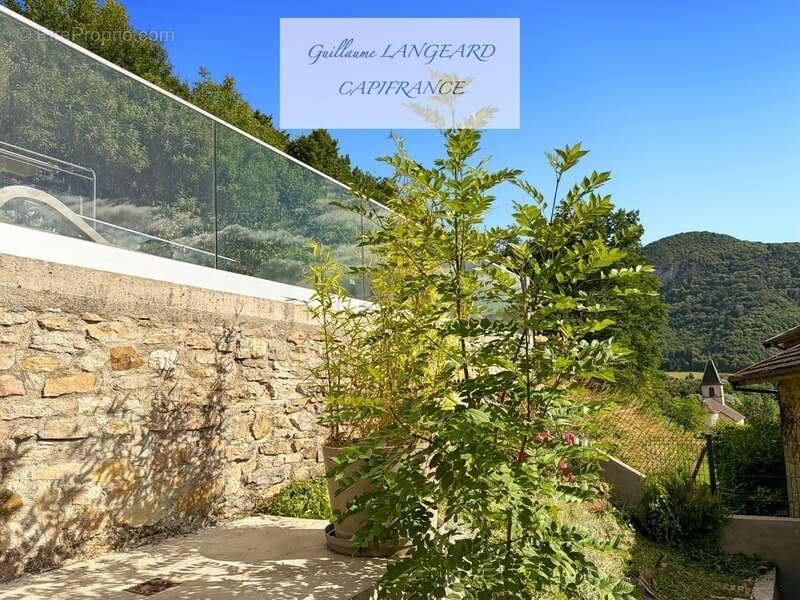 Au coeur de Thoirette (39240) - Maison de caractère en pierres – 4 chambres – Terrasses aménagées - photo 6